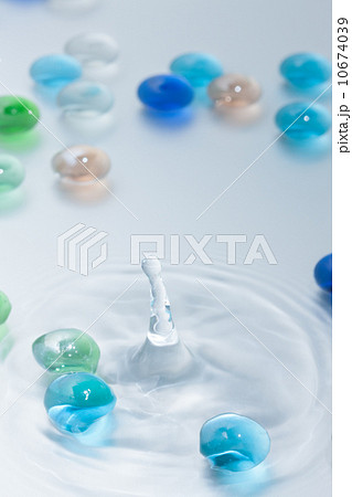 水滴と波紋 10674039
