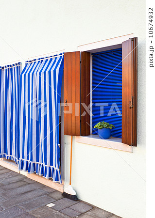 Striped curtains and white walls Striped curtains and white walls 10674932