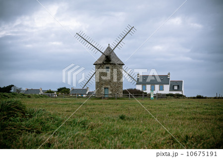 Old windmill in Brittany, Western France Old windmill in Brittany, Western France 10675191