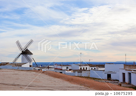 Campo de Criptana view, Castilla la Mancha province, Spain Campo de Criptana view, Castilla la Mancha province, Spain 10675295
