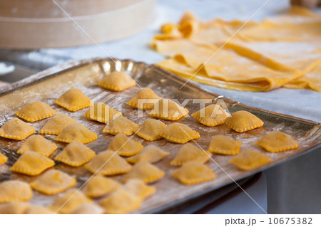 preparing fresh pasta 10675382