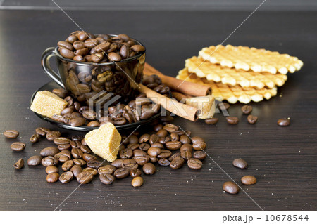 coffee beans, cup, Pots, cinnamon on dark background coffee beans, cup, Pots, cinnamon on dark background 10678544
