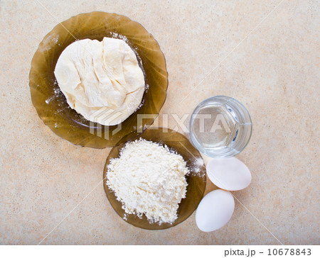 Flour, eggs and water 10678843