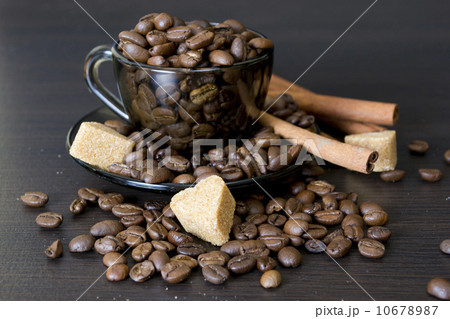 coffee beans, Pots, cinnamon on dark background 10678987