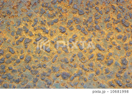 rusty metal 10681998