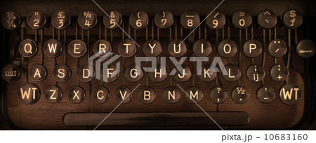 Close up of a dirty vintage typewriter 10683160
