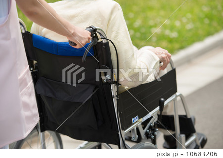 新緑介護イメージ 10683206