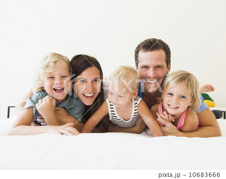 Portrait of family with three kids (6-7, 2-3, 6-11 months) 10683666