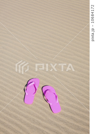 Oregon, Florence, Pink flip-flops on sand dune 10684172