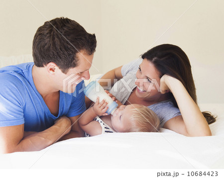 Parents with baby boy (6-11 months) 10684423