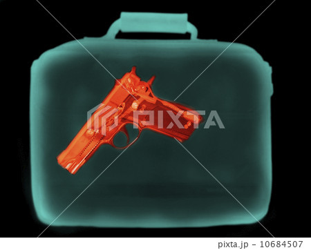 X-ray image showing handbag containing pistol 10684507