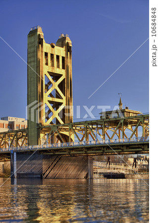 USA, California, Sacramento, tower bridge over Sacramento river USA, California, Sacramento, tower bridge over Sacramento river 10684848