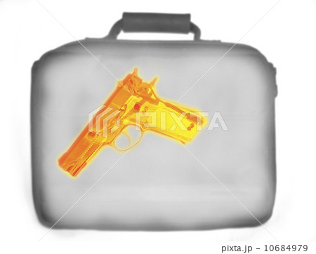 X-ray image showing handbag containing pistol 10684979