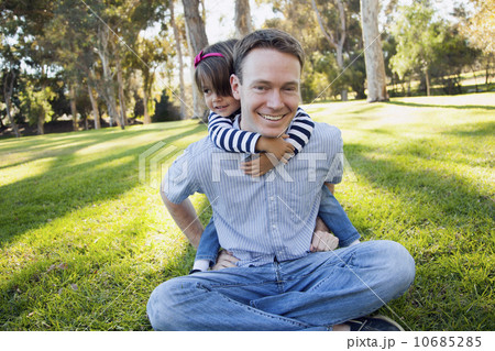 Daughter (4-5 years) embracing her father in park Daughter (4-5 years) embracing her father in park 10685285