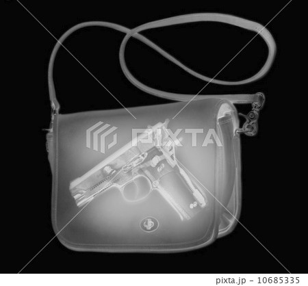X-ray image showing handbag containing pistol 10685335
