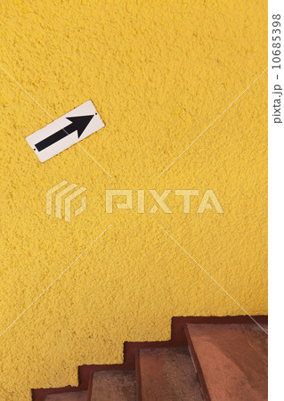 Arrow sign on wall 10685398