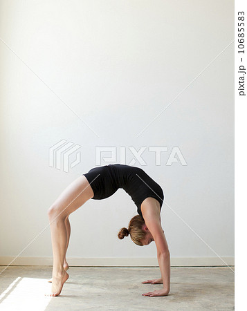 Teenage (16-17) gymnast exercising Teenage (16-17) gymnast exercising 10685583
