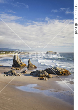 Rocks on beach 10685719