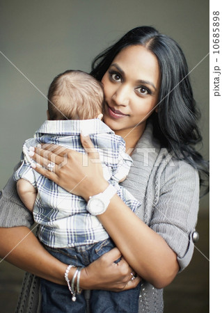 Mother holding her son (2-5 months) 10685898