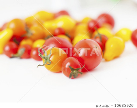 Studio Shot of various choice of Cherry Tomatoes 10685926