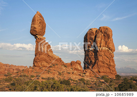 Balanced Rock in sun 10685989