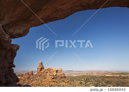 Close up of natural arch against clear blue sky 10686043