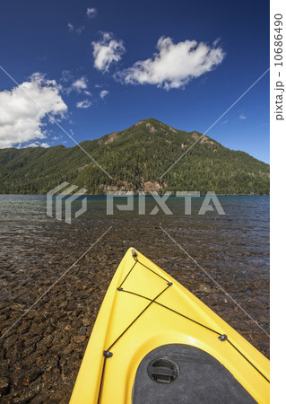 Yellow kayak on Lake Crescent 10686490