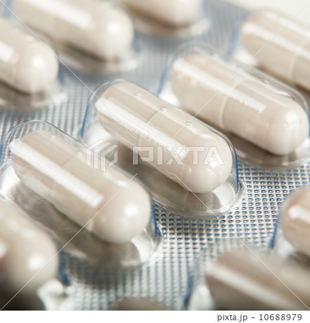 Close up of pack of white pills Close up of pack of white pills 10688979