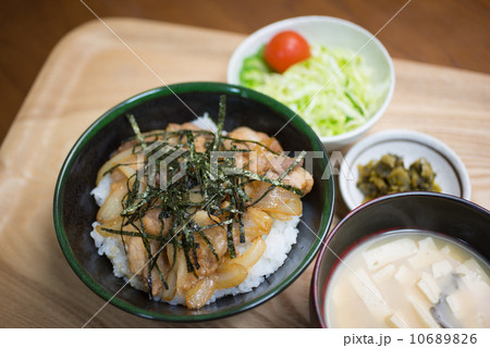 豚のしょうが焼き定食 10689826
