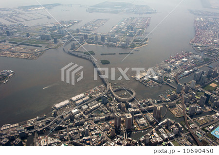 東京ベイエリアを空撮 10690450