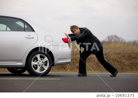 Pushing car Pushing car 10691375