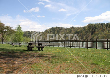 桂沢湖畔の小さな公園。 10691919