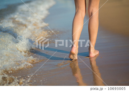 Walking on the beach 10693005