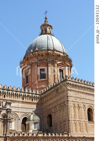 Cathedral in Palermo 10693132