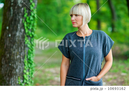 attractive woman beauty portrait outside attractive woman beauty portrait outside 10693162