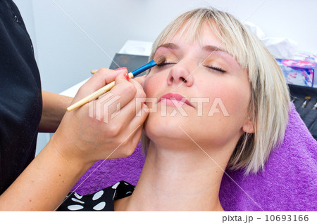 make up artist working on model 10693166