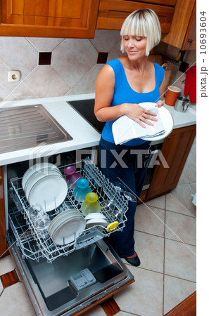 attractive woman washing dishes attractive woman washing dishes 10693604