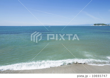 七里ケ浜と江ノ島 七里ケ浜と江ノ島 10693747