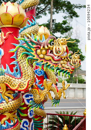 Chinese style dragon statue in temple Chinese style dragon statue in temple 10694234