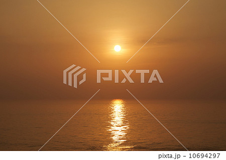 与那国島 日本最西端の夕日 与那国島 日本最西端の夕日 10694297