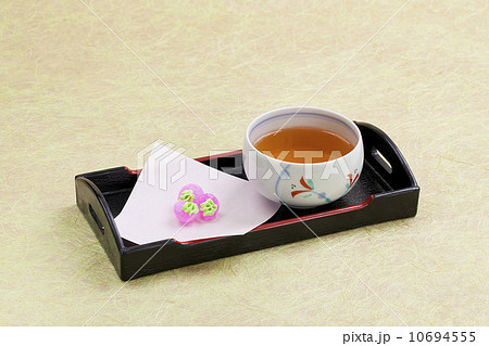 いちごのキャンディーと日本茶 10694555