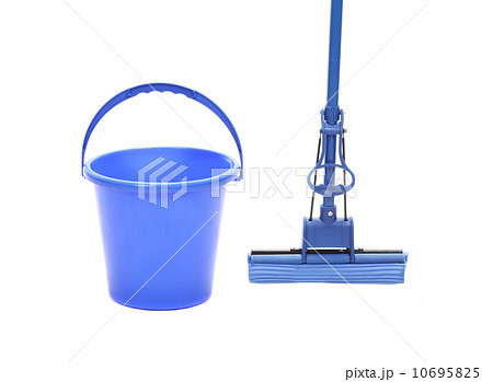Blue bucket with sponge mop 10695825