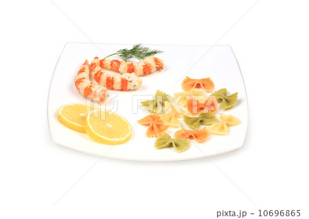 Cooked unshelled boiled shrimps with spaghetti. Cooked unshelled boiled shrimps with spaghetti. 10696865