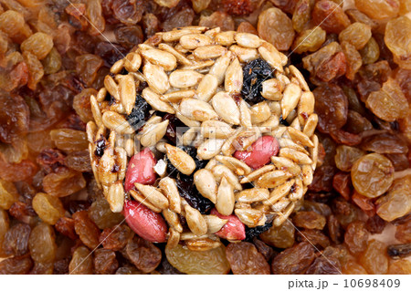 Round candied seeds and nuts with raisins. Round candied seeds and nuts with raisins. 10698409