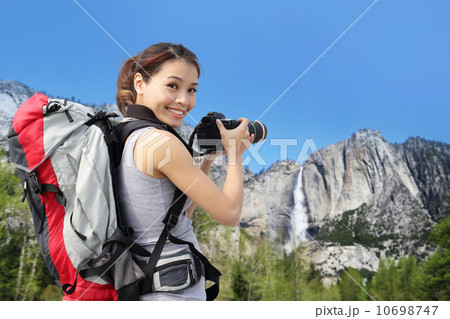 woman mountain hiker taking pictures in Yosemite woman mountain hiker taking pictures in Yosemite 10698747