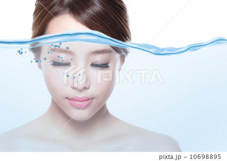 Woman skin care and moisturizer concept 10698895
