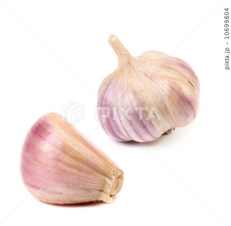 Garlic isolated on white background 10699804