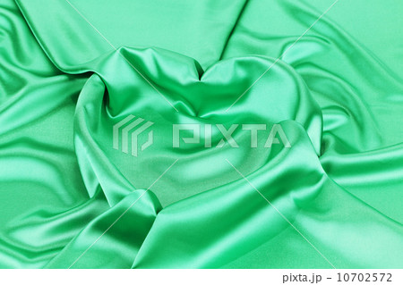 Heart in the emerald atlas. 10702572