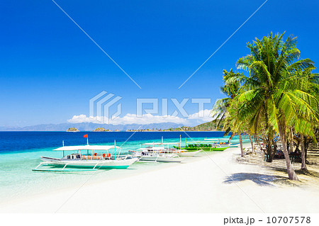 Boat on beach Boat on beach 10707578