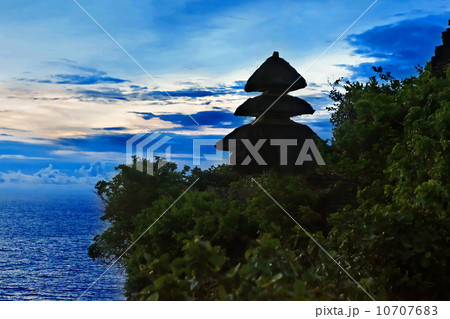 Sunset from Pura Uluwatu temple 10707683